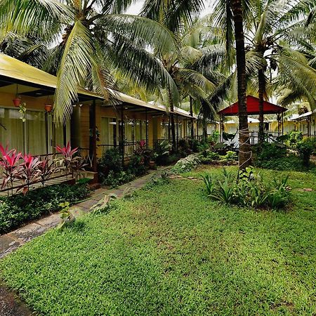 Collection O Retreat Morjim Resort Exteriör bild