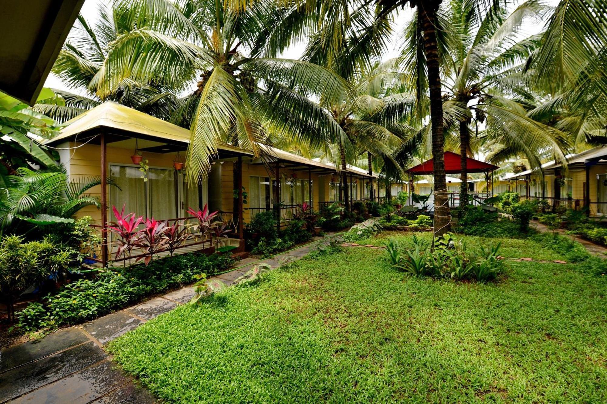 Collection O Retreat Morjim Resort Exteriör bild